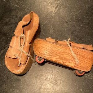 Skootskates 70s platform shoe snap skates.